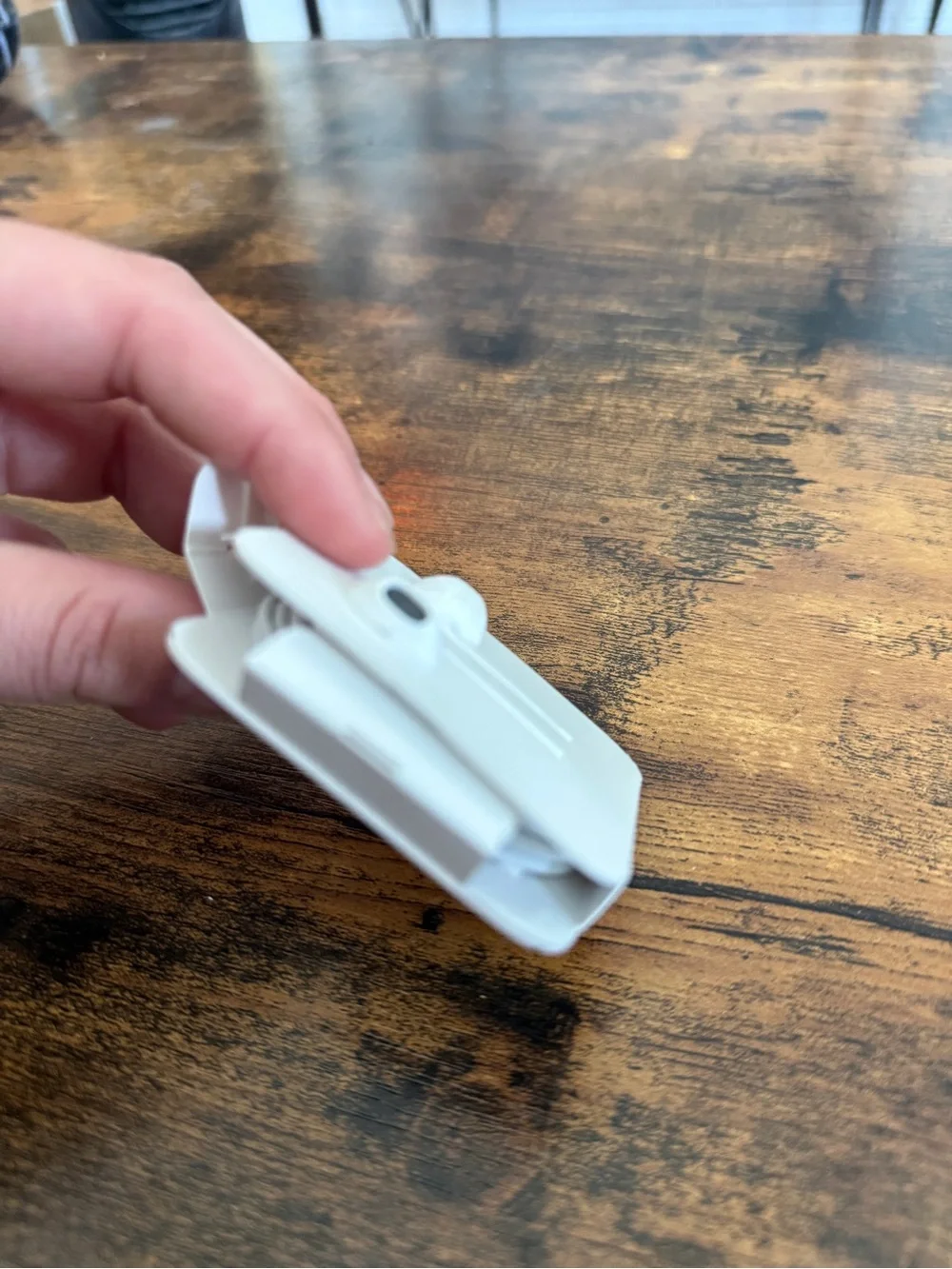 White Wired Earbuds in Original Holder lightning plug in APPLE